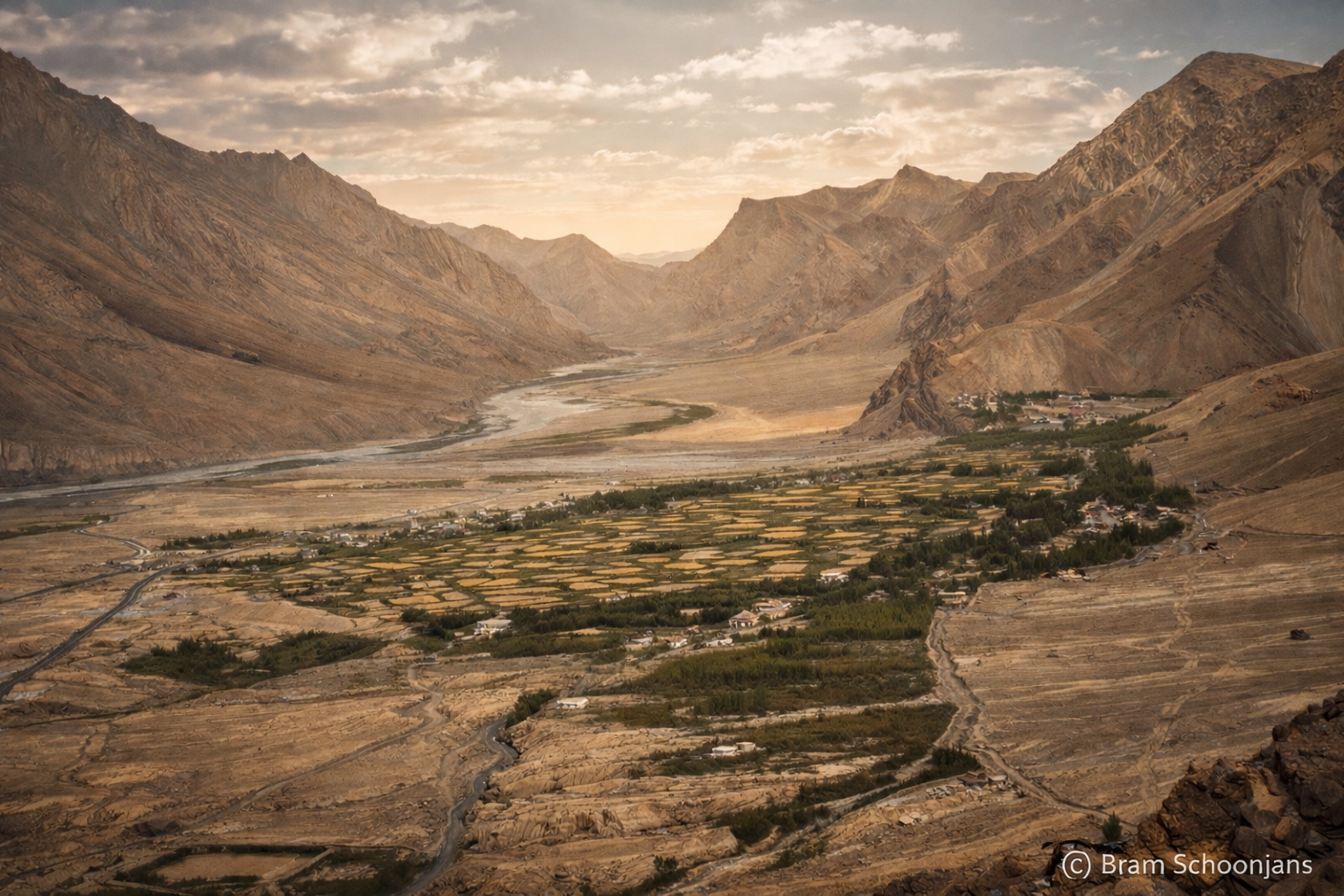 View over the Zanskar valley on the first day of the trek